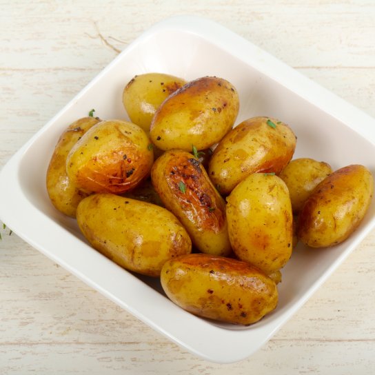 молода картопля у соєво-медовій глазурі із часником