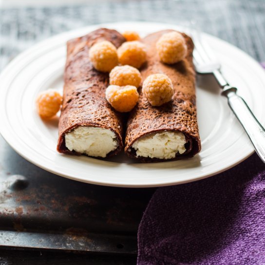 Апетитні млинці з начинкою із заварного крему