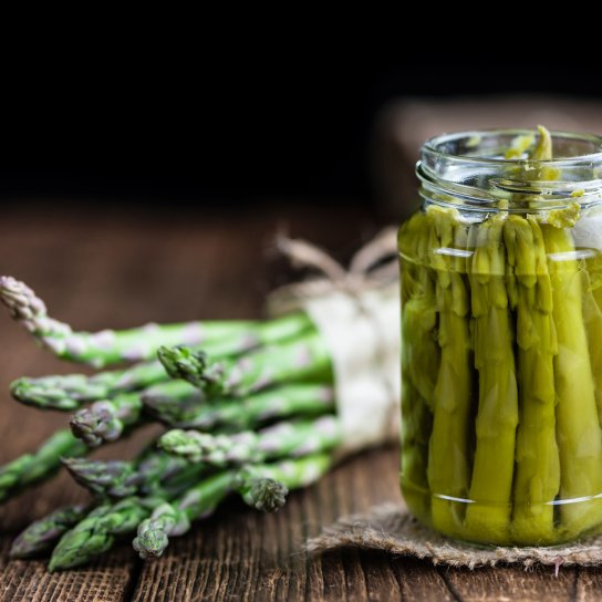 Маринована спаржа
