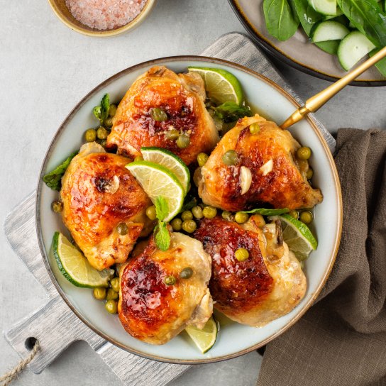 Курячі стегенця на сковороді