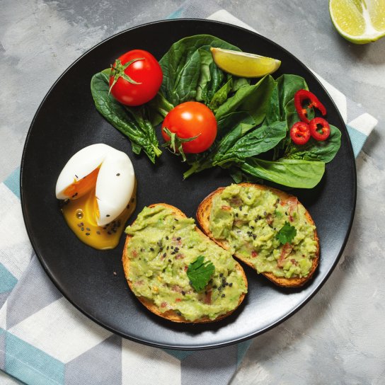 Брускети з авокадо