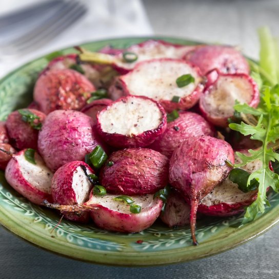 Печена редиска в соусі з фети