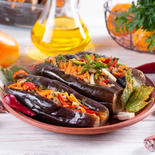 Мариновані баклажани з морквою