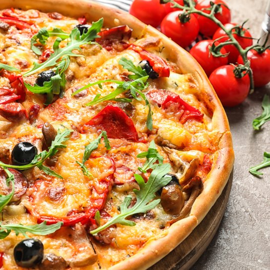 піца з ковбасою