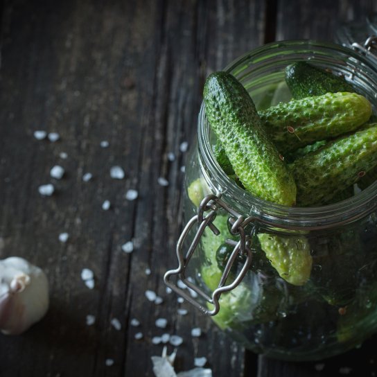 Малосольні огірки на мінеральній воді