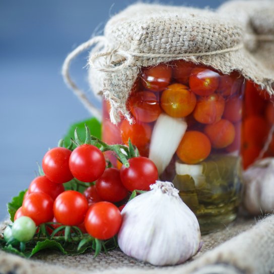 Консервовані помідори з часником «Під снігом»