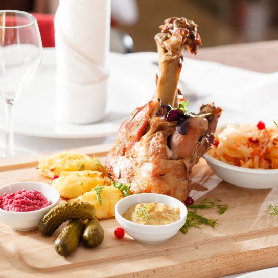 Рулька і вино