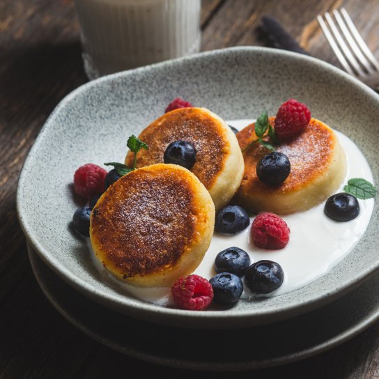 Сырники с ягодами