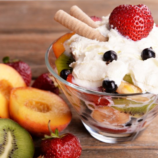 Фруктовий салат під соусом