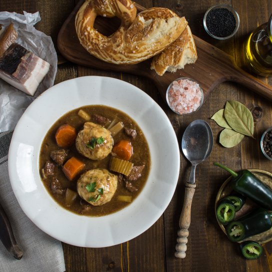 Печеня з картопляними галушками