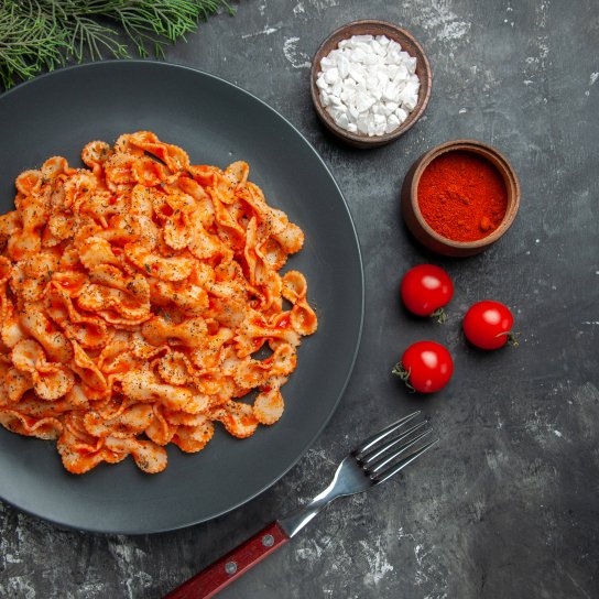 Макарони з томатною пастою