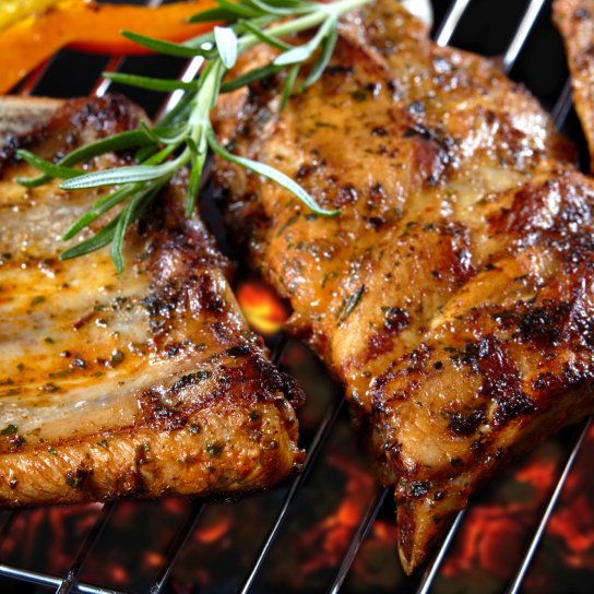 Ребра на мангалі