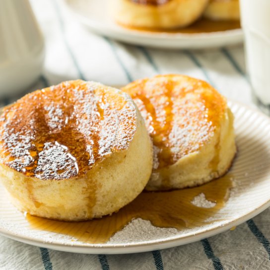 Пишні панкейки із цукровою пудрою