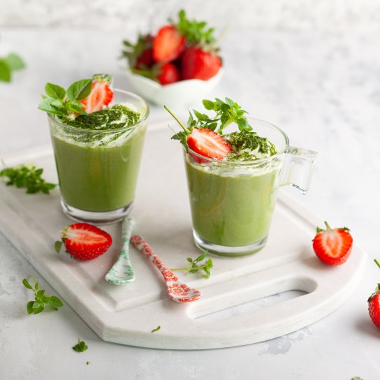 Щавлева панакота з полуницею