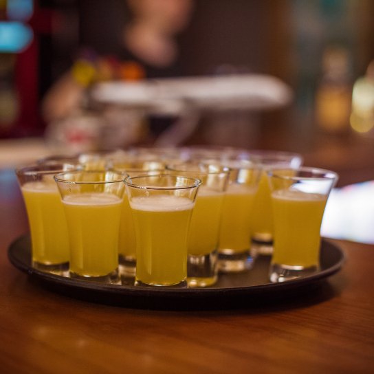 Шутер з горілкою та динею