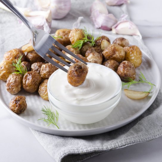 Молода картопля із соусом