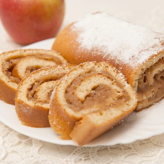 Рулет з яблуками без крему