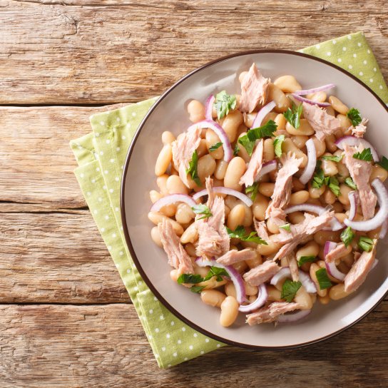 Тунець, біла квасоля та цибуля