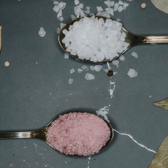 Біла та рожева сіль