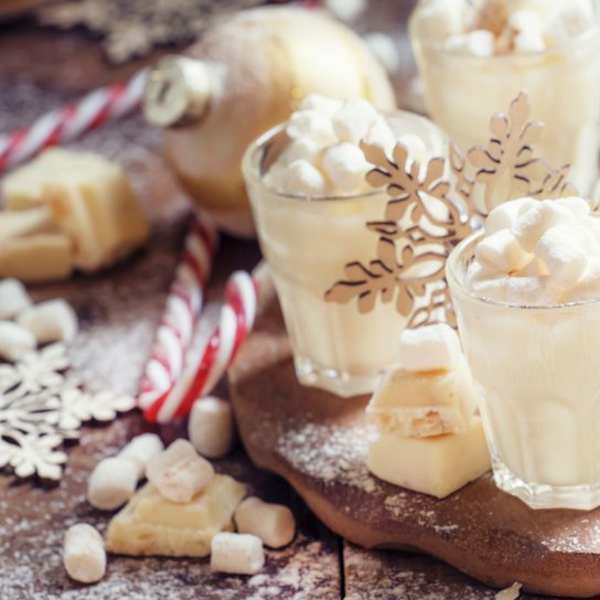 Білий гарячий шоколад з апельсиновим лікером