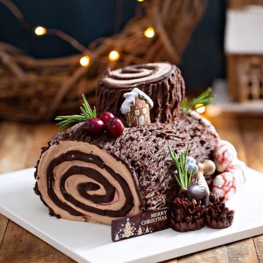 Рождественское полено с вишней