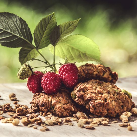 Вівсяні коржики з малиною