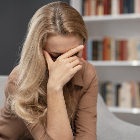 жінка волосся шкіра нігті