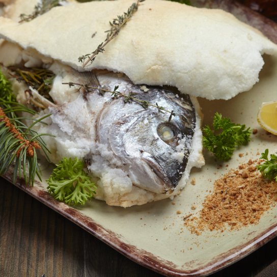 Дорадо в солі