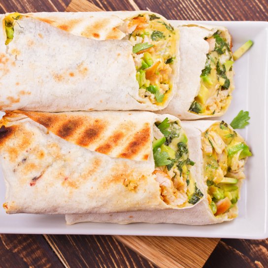 Мексиканські бурито з куркою та авокадо