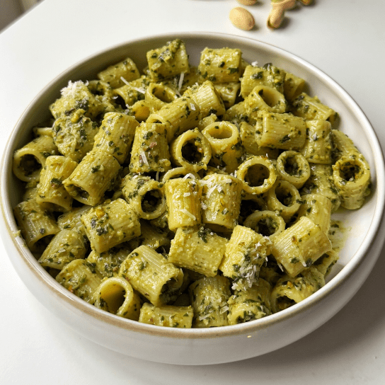 Макарони з фісташковим песто