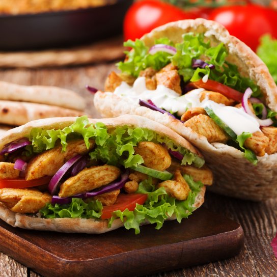 Пісна піта з салатом і сейтаном