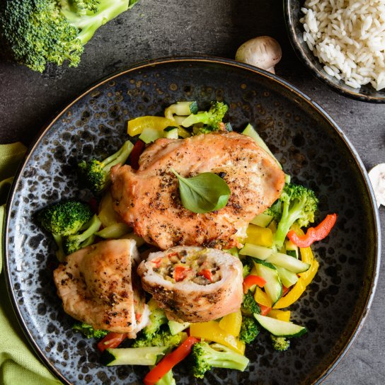 Фаршировані курячі грудки з овочами