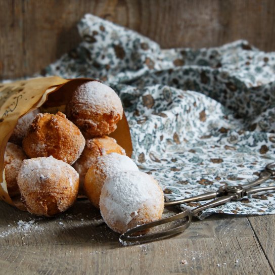 Італійськи круглі пончики кастаньоли