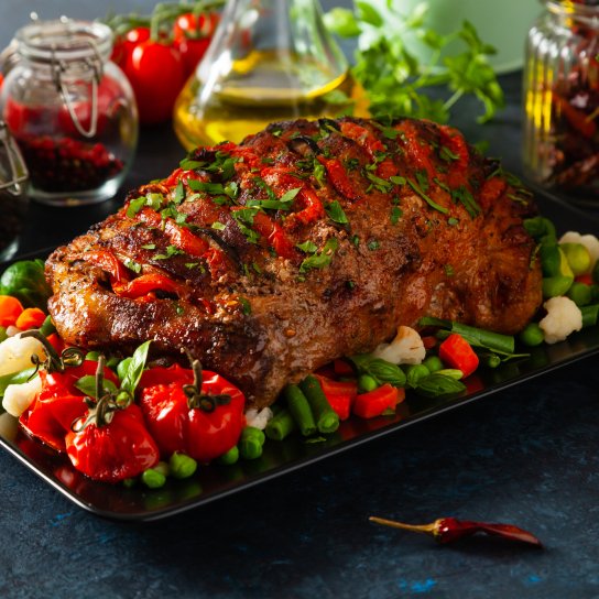 Запечена свинина з помідорами