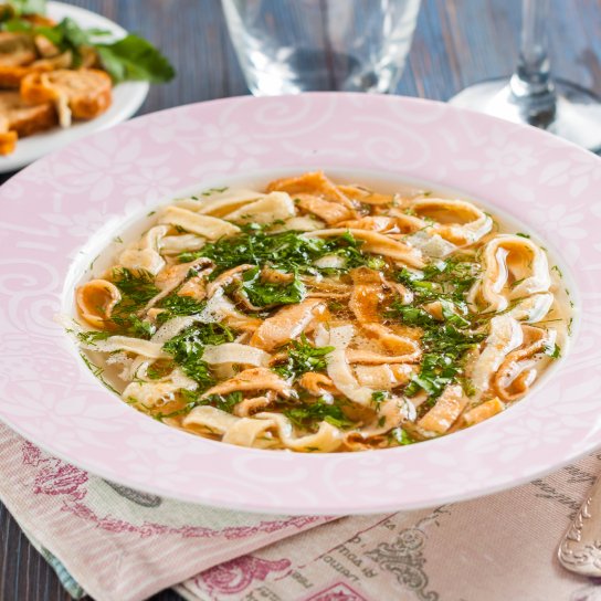 Бульйон з млинцями