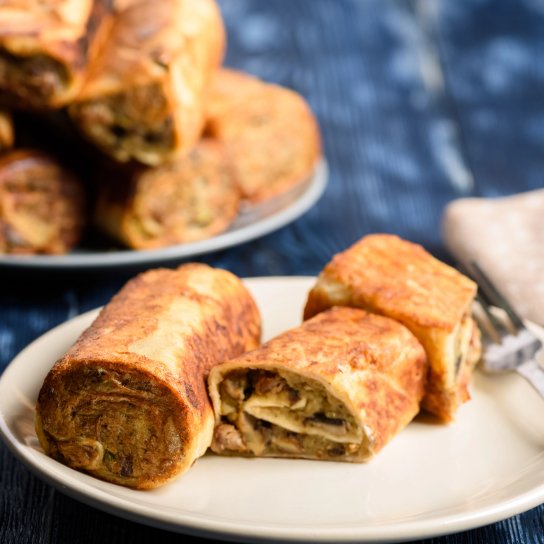 Роли з картоплею та зеленню