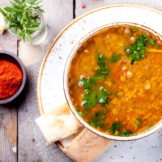 Суп із сочевиці з овочами і зеленню
