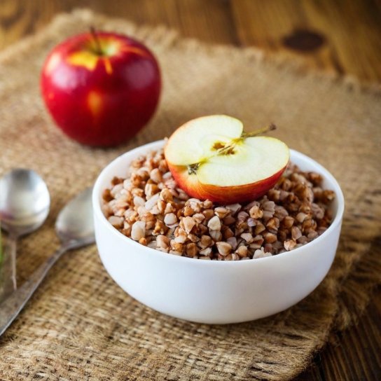 Гречана каша з яблуком