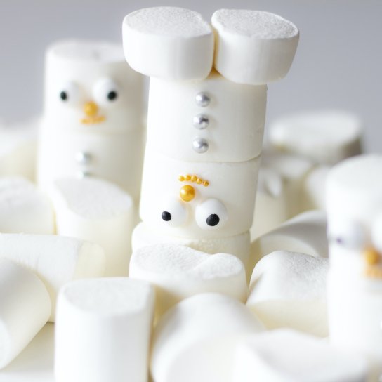 Снеговички из зефира