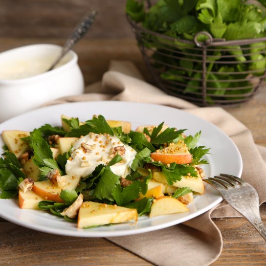 Салат с сырной заправкой