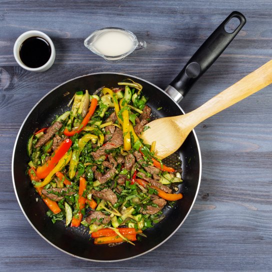 Їжа у сковороді