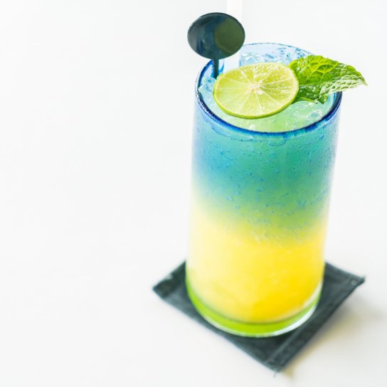 Синьо-жовтий коктейль до Дня Державного прапора