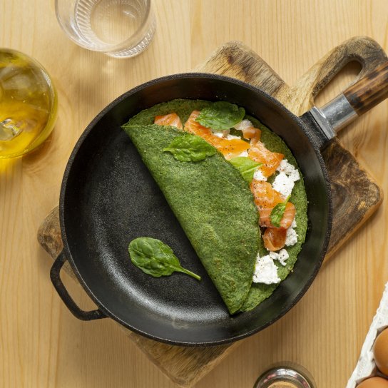 Шпинатні млинці з лососем і сиром