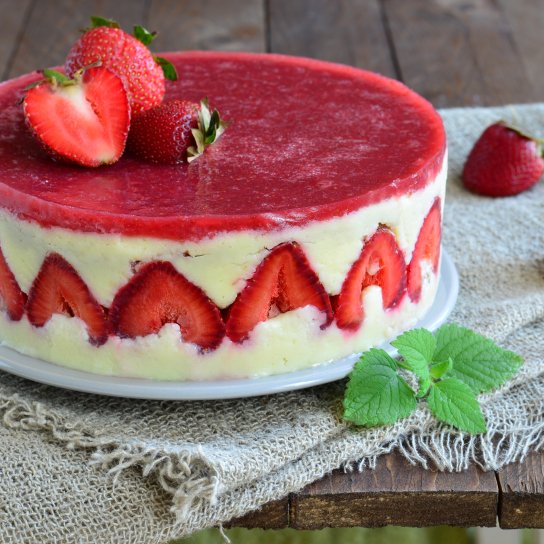 полуничний чізкейк