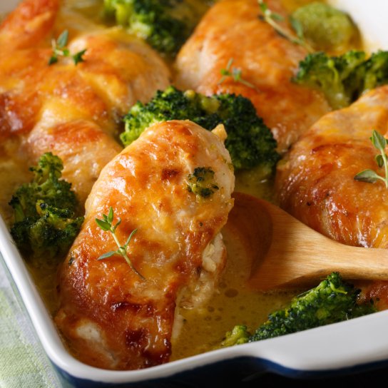 Куряче філе з броколі у вершковому соусі