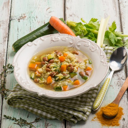 Рисовий суп з овочами та куркумою