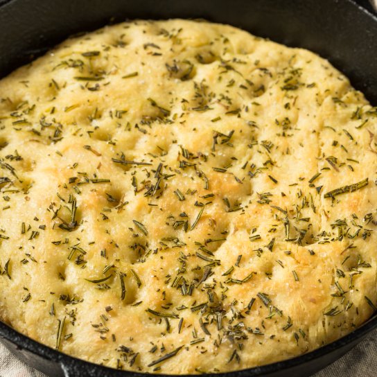 Вкусный рыбный пирог на кефире в сковороде