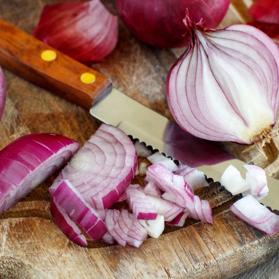 Як тонко нарізати цибулю