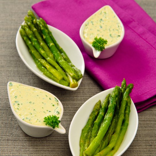 Спаржа із бешамеллю