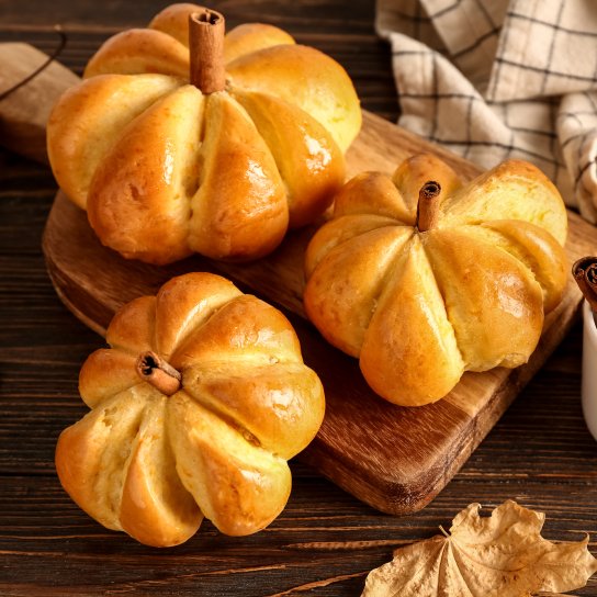 Булочки гарбузики з яблучною начинкою